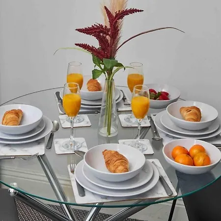 3 Beds - Perfect For Family & Work Relocations Apartment