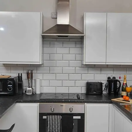Apartment 3 Beds - Perfect For Family & Work Relocations Leeds (West Yorkshire)
