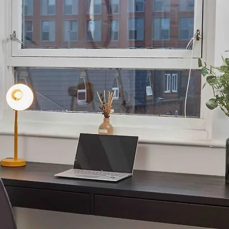 3 Beds - Perfect For Family & Work Relocations Apartment Leeds (West Yorkshire)