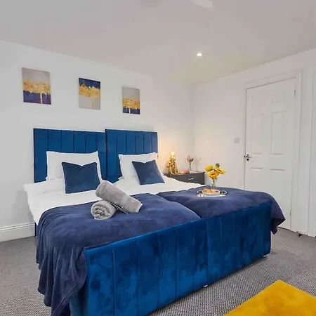 Apartment 3 Beds - Perfect For Family & Work Relocations