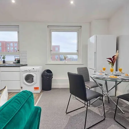 3 Beds - Perfect For Family & Work Relocations
